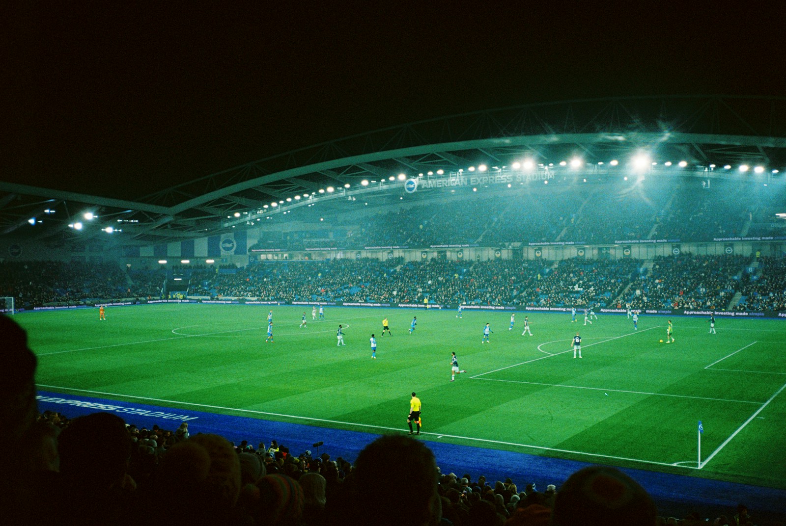 大E彩票 — 篮球赛场扣篮瞬间